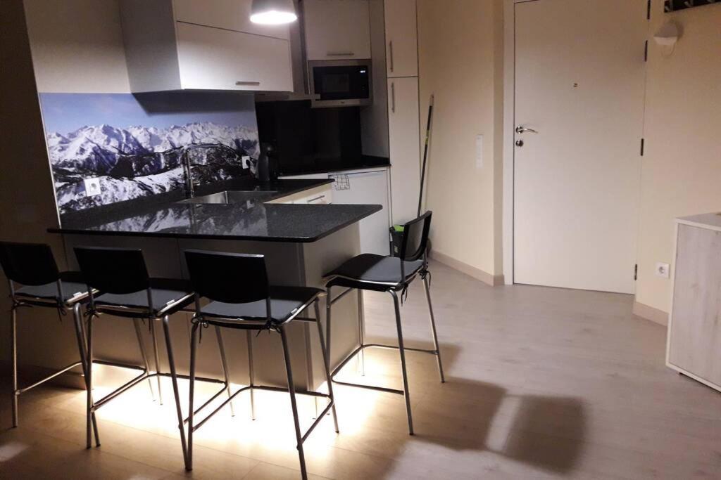 Nuevo y acogedor apto en Vielha-Betrén. Con Garaje Appartamento Esterno foto